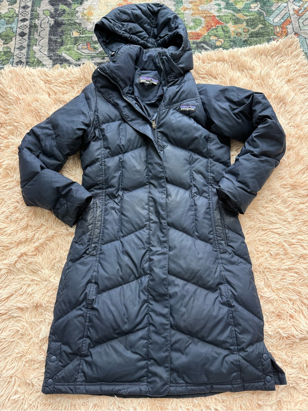 Patagonia Women's Long Hooded Down Parka - “new navy” down with it parka
